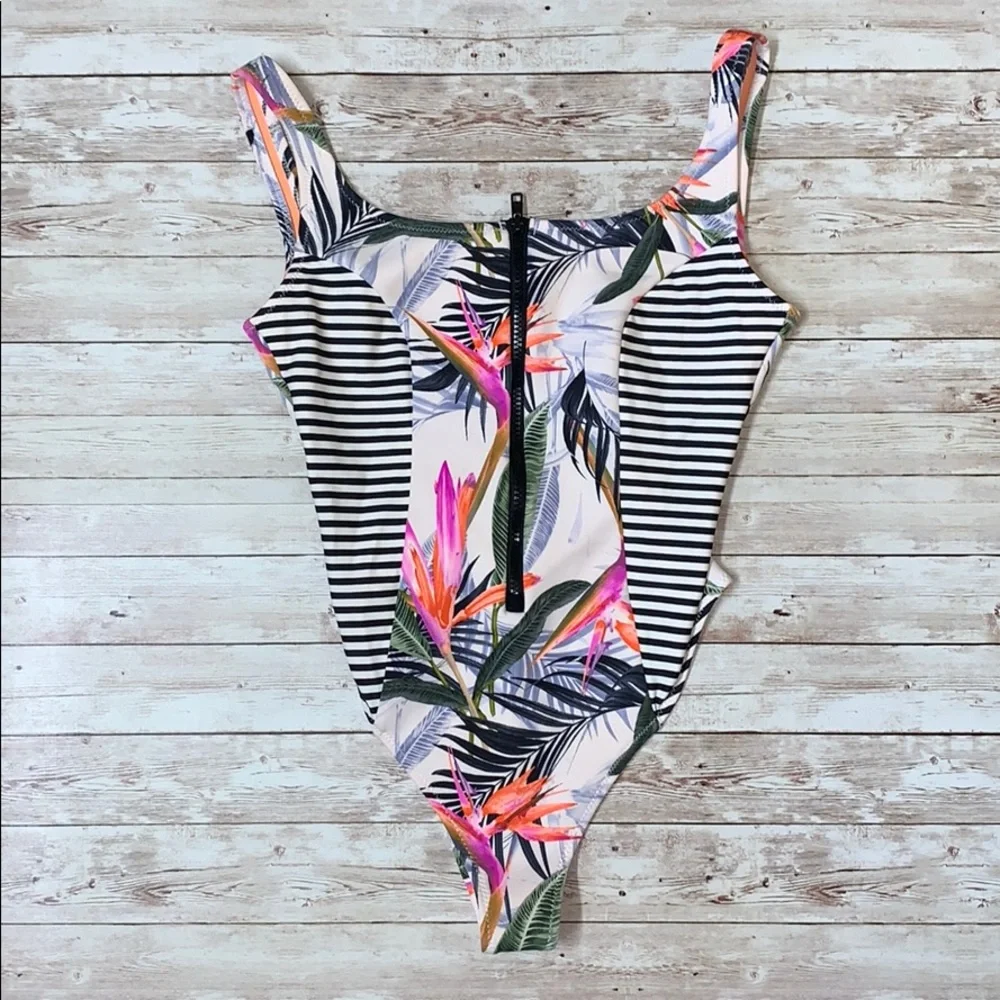 Body Glove Bathing Suit Swimsuit Size Small - Picture 3 of 12